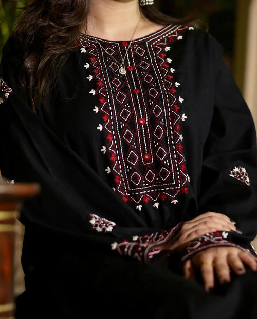 BLACK LUXE  EMB 2Pc - Desi Rang