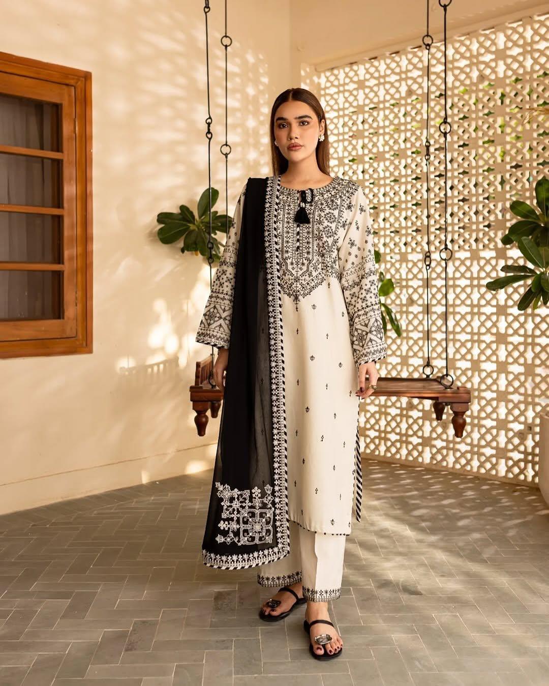 WHITELIME EMB 3PC - Desi Rang